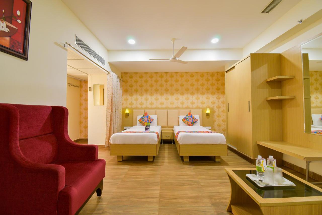 Hotel Raintr33 Hyderabad Exterior photo